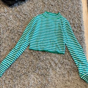 crop turtle neck size small